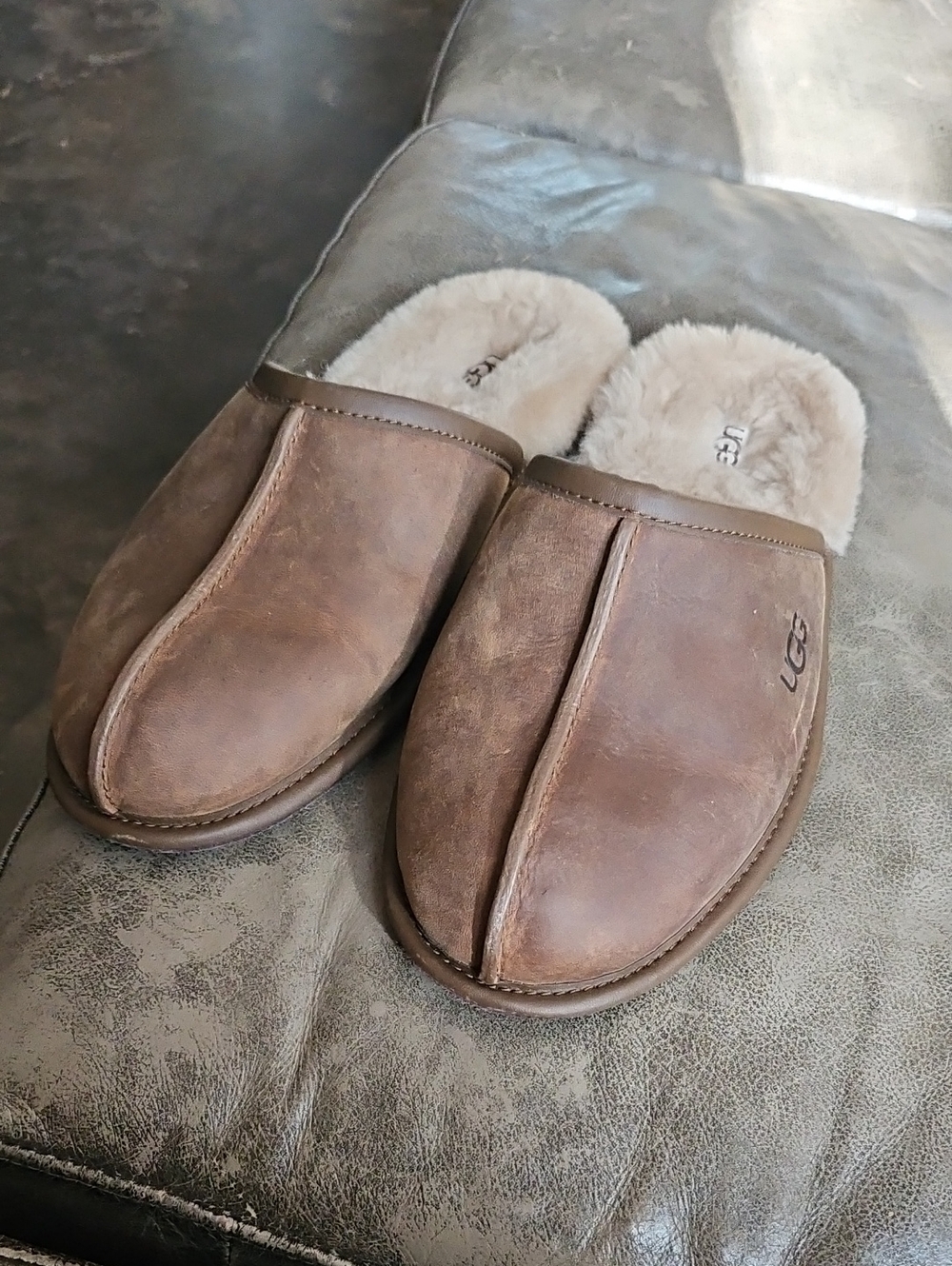 UGG Scuff Men's Brown Leather Shearling-Lined Slip-On Mule Slippers 8